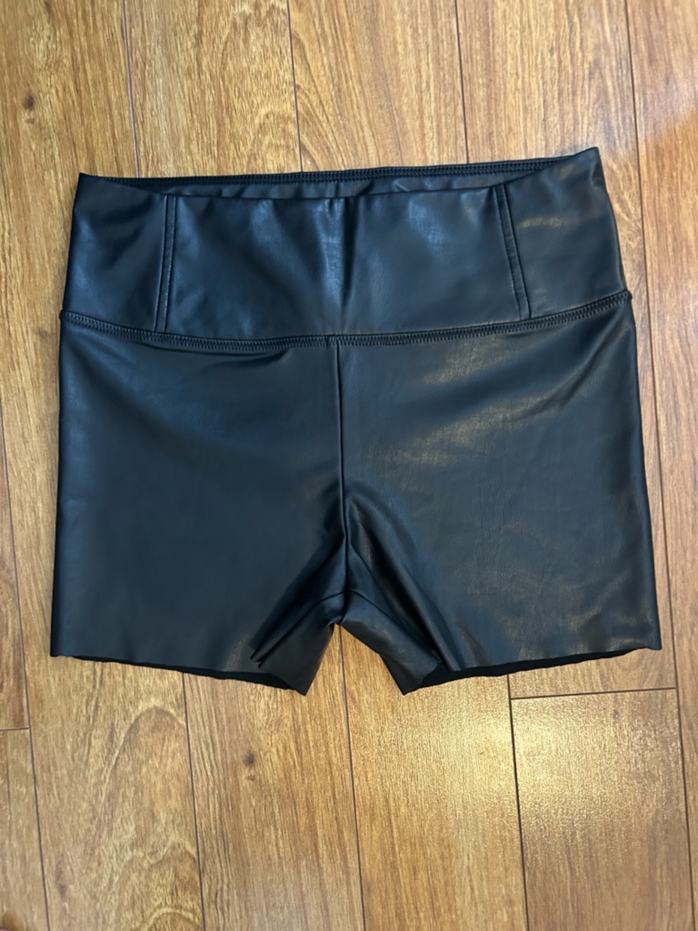 Black Faux Leather High-Waist Women's Shorts Size L